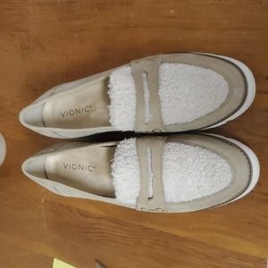 Vionic Cheryl Nubuck Shearling loafers sz 10 color wheat